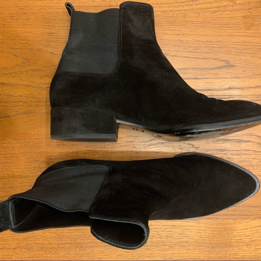 EUC Vince Yarmon Black Suede Chelsea Boot, size 9
